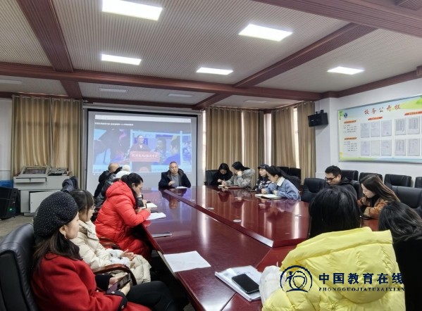 城区二小举行“弘扬教育家精神，争当大先生”主题系列活动