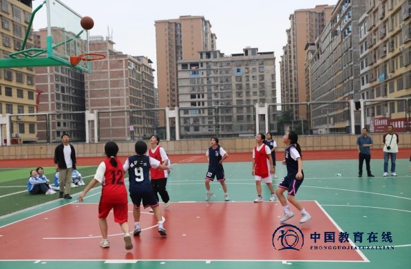 热血燃球场，双冠耀校园——城区二小男、女篮球队勇夺冠军